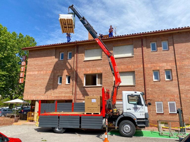 Instal·lació fotovoltaica a la teulada de l'Hotel Estel de Berga