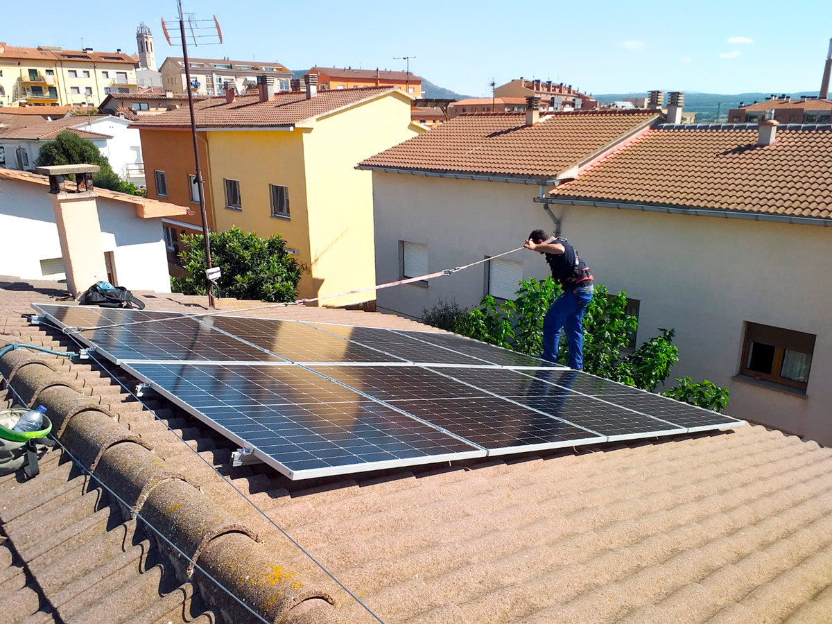 Instal·lació fotovoltaica habitatge