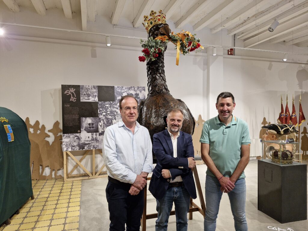 Josep Figols (gerent de Tecníber), Israel del Arco (responsable territorial B2C d'Endesa a Catalunya) i Ivan Sànchez (alcalde de Berga) en la presentació de l'acord de patrocini, al Convent de Sant Francesc